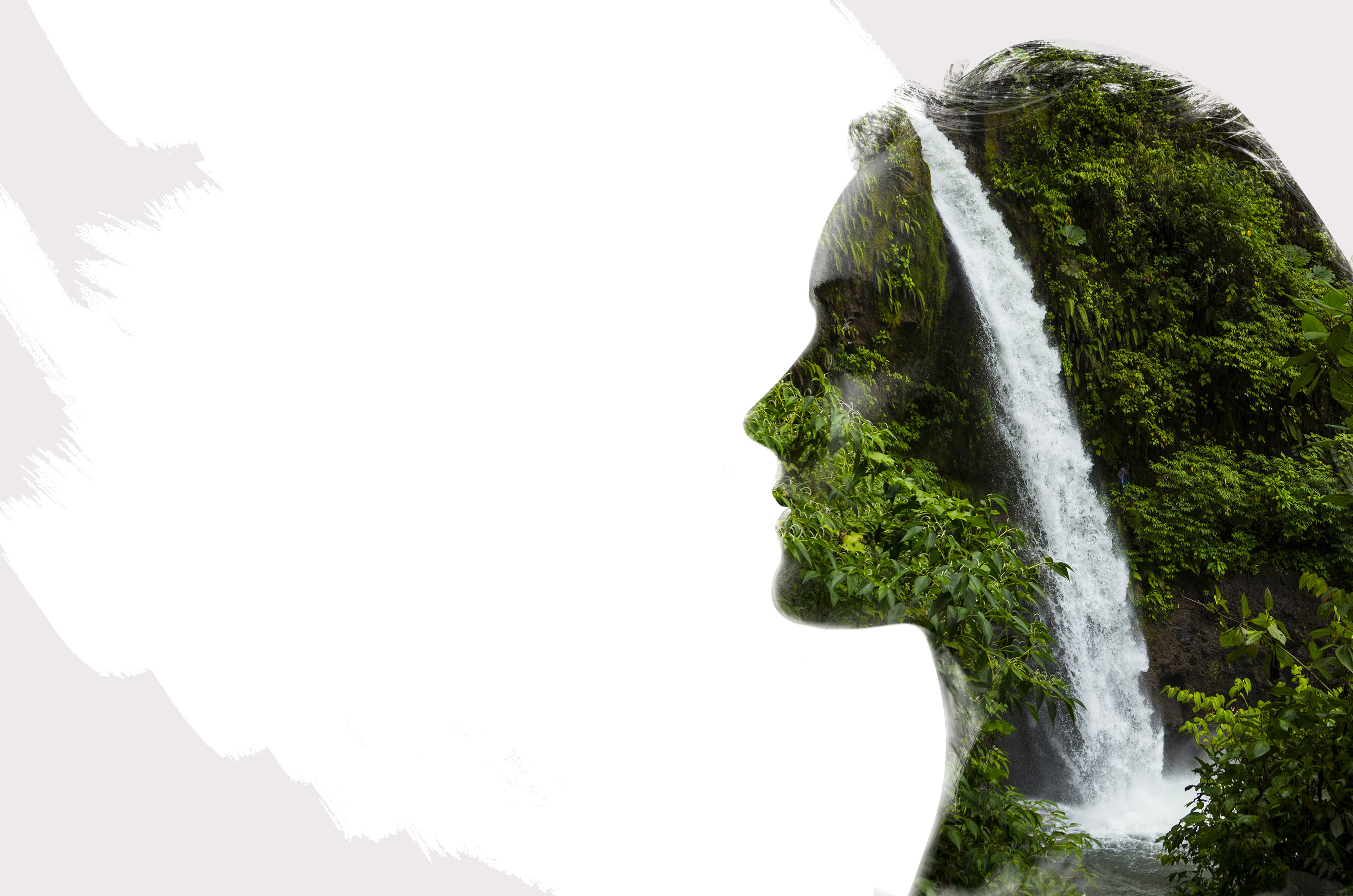 Una cascata immersa nel verde si intreccia al profilo di un volto